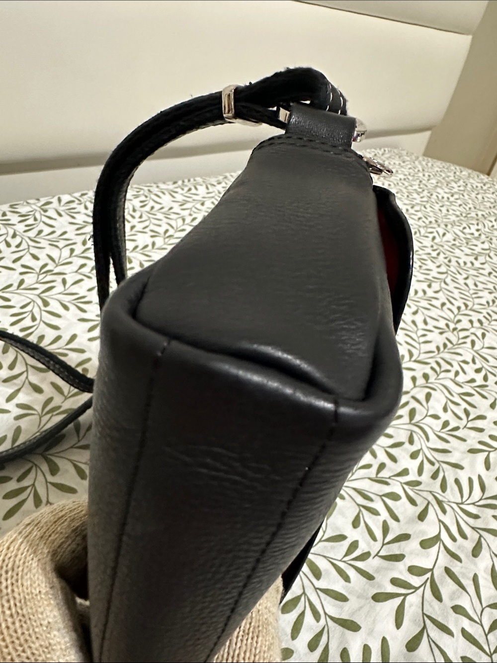 Longchamp Black Leather Shoulder Bag with Contrast Stitching - Picture 8 of 15
